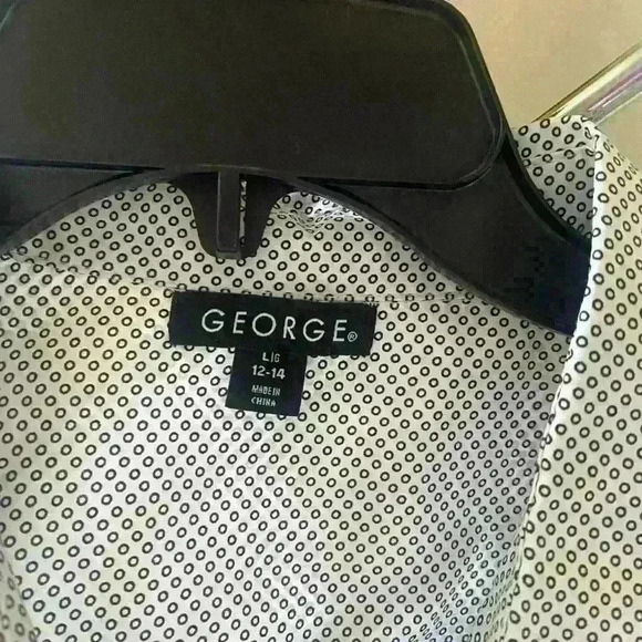 Women’s shirt sleeve button down size 12/14 L - Picture 4 of 4